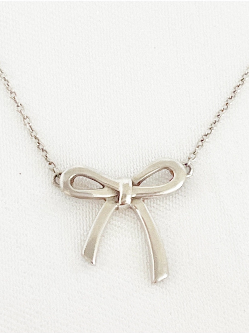 TIFFANY & Co. Sterling Silver Bow Necklace Pendant 925 Minimalist 16 Inch 925